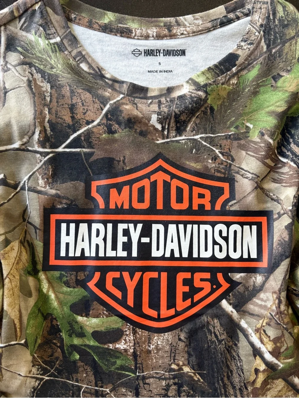 Harley-Davidson Camo Cropped Long Sleeve Top with Orange Logo - Picture 3 of 3